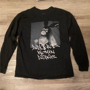 Official Ariana Grande "Dangerous Woman Diaries" black long-sleeve t- Size Large